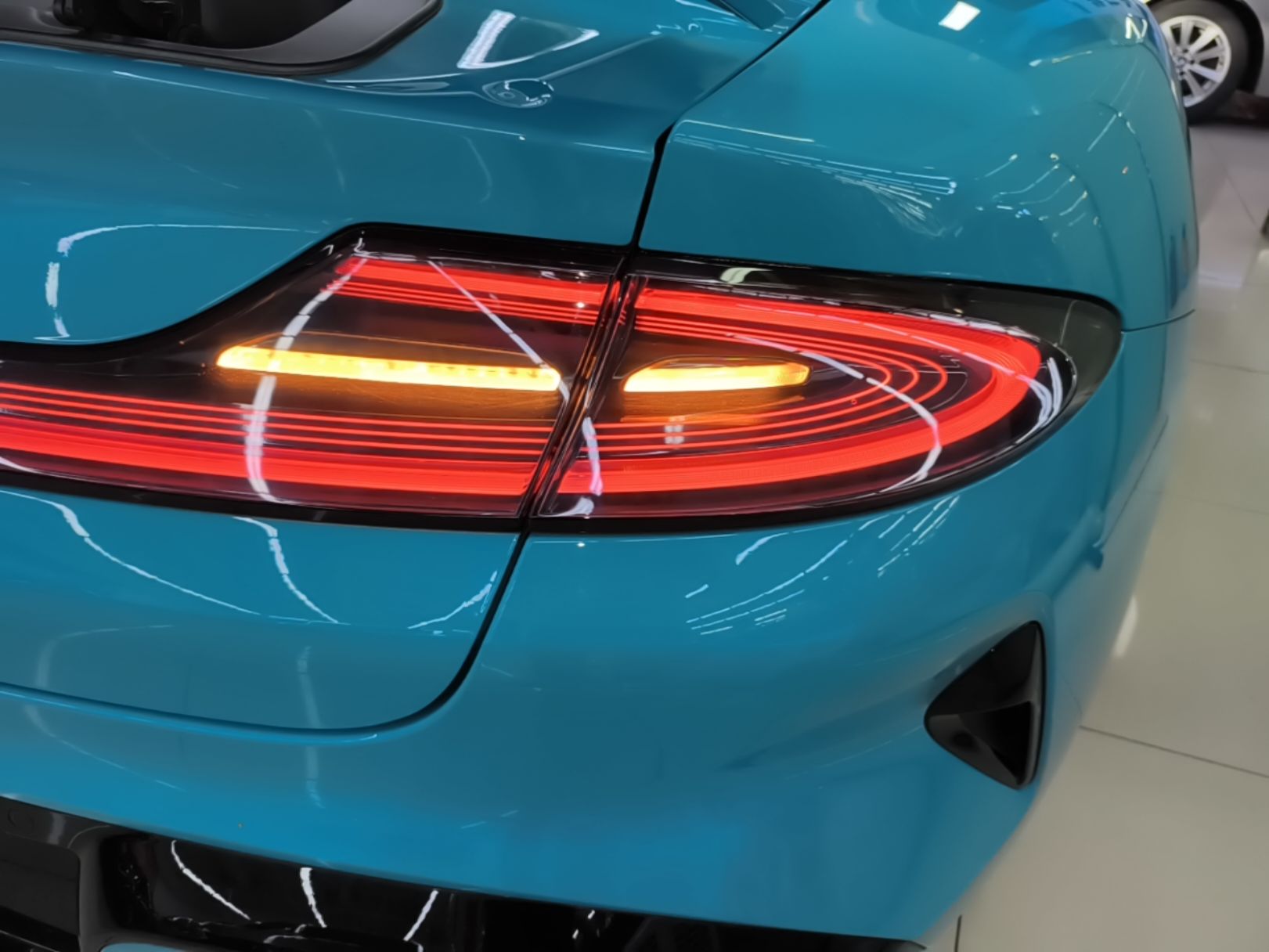 Xiaomi Auto SU7 2024 Four-Wheel-Drive Max Founder's Edition — снимка 9