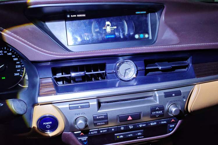 Used Lexus ES 2017 300h Mark Levinson Luxury Edition