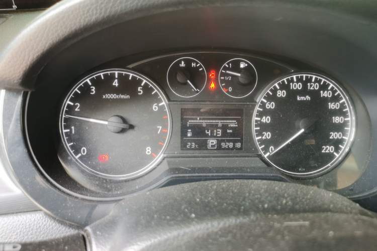 Used Nissan Tiida 2013 1.6L CVT Cool Cafe Edition
