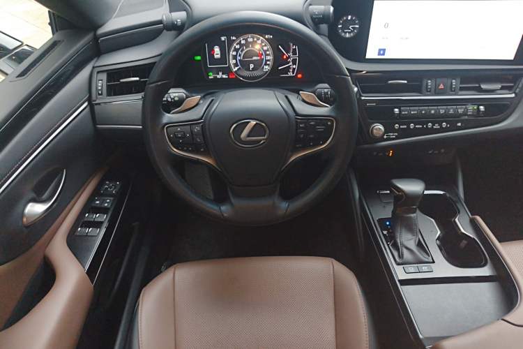 Used Lexus ES 2022 300h Deluxe Edition Steering Wheel