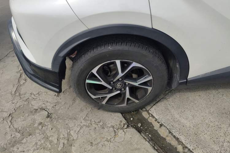 Used Toyota C-HR 2018 2.0L Luxury Edition China VI Standard Exterior 5