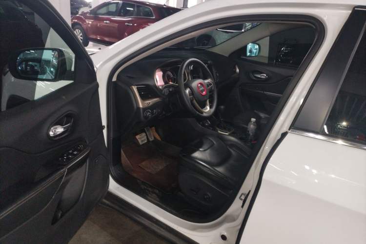 Used Jeep Cherokee 2016 2.4L Superior Edition Driver Seat