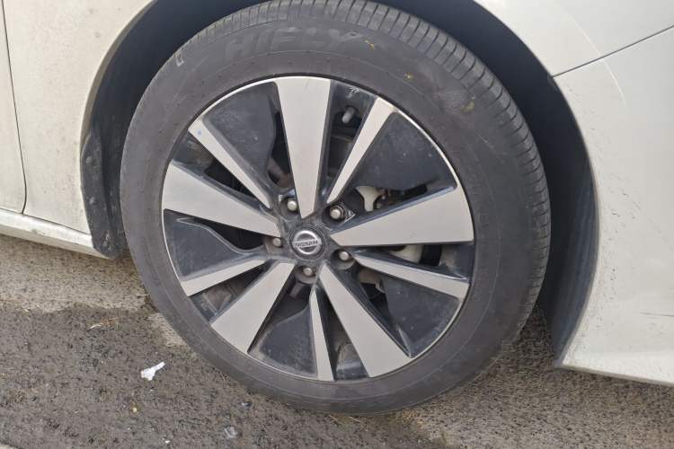 Used Nissan Teana 2020 Revised Version 2.0L XL Upper Smart Drive Edition Right Front Wheel Hub
