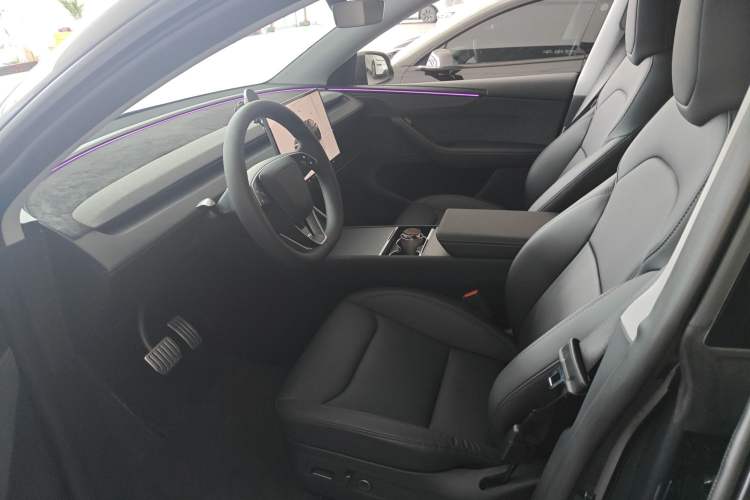 Used Tesla Model Y 2025 Long-Range All-Wheel-Drive Version Left Front Seat