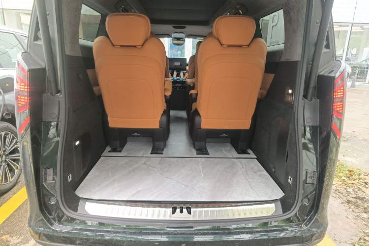 Used Geely Galaxy LEVC L380 2025 805 km Flagship Version All-Wheel Drive Trunk