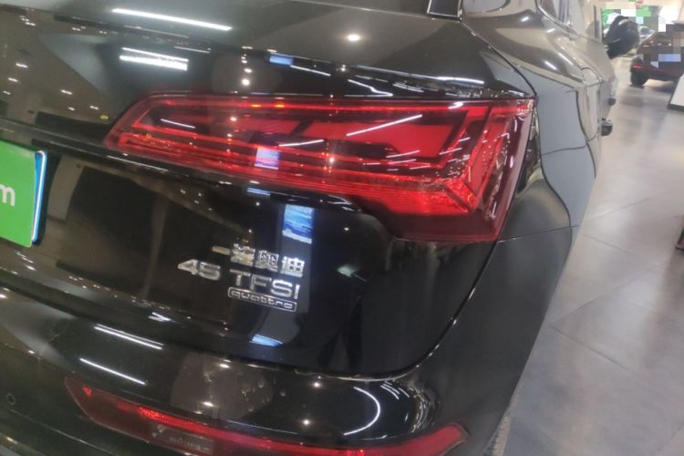 Used Audi Q5L 2025 quattro 45th Anniversary Edition 45 TFSI Luxury Dynamic Model Right Rear Taillight