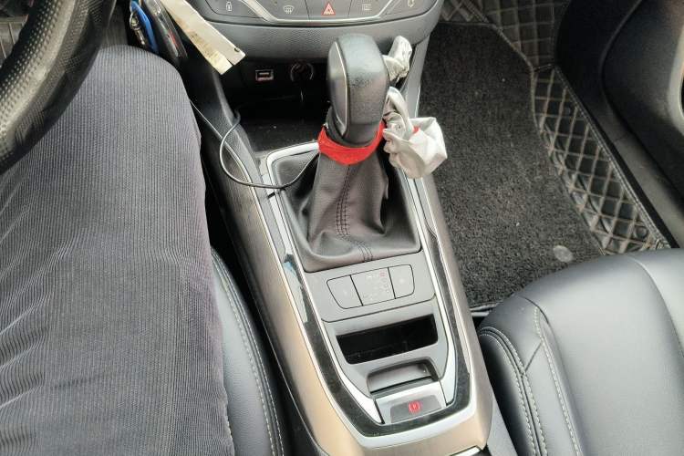 Used Peugeot 408 2015 1.2T Automatic Luxury Edition Gear Lever