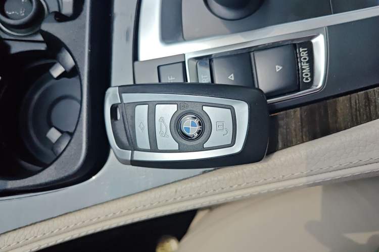 Used BMW 5 Series 2013 530Li Leading Model