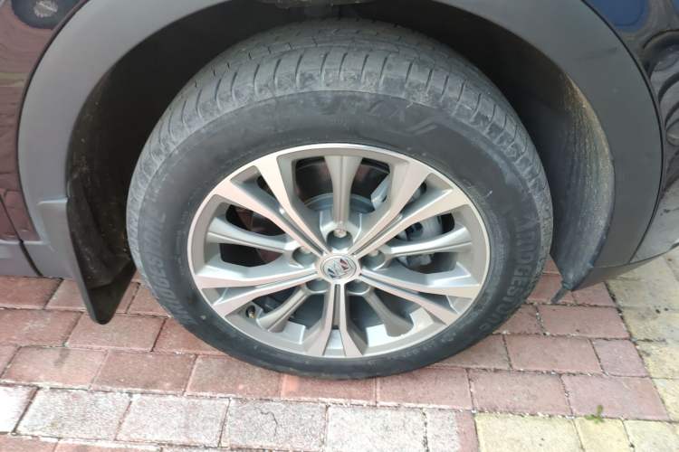 Used Buick Envision 2021 Encore Plus 652T Five-Seat Luxury Model Right Front Wheel Hub