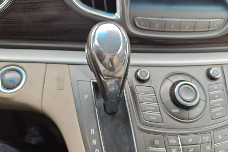 Used Buick GL8 2011 3.0L GT Luxury Business Haoya Edition
