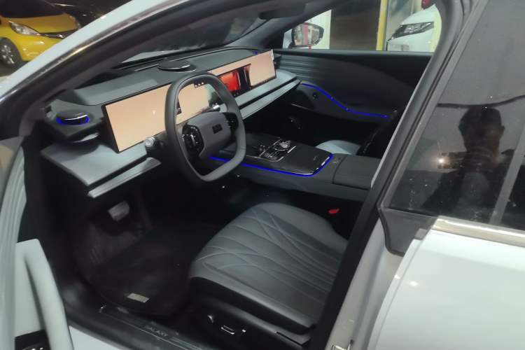 Used Geely Galaxy E8 2025 700 km Long-Range Intelligent Driving Version Left Front Seat