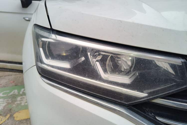 Used Volkswagen Tayron GTE Plug-in Hybrid 2020 1.4T Luxury Model Right Front Headlight