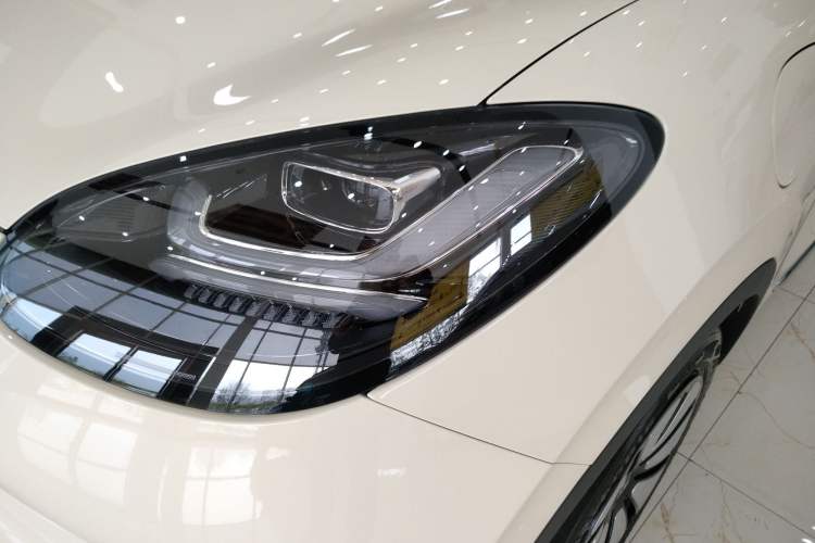 Used Wuling Bingo 2025 410 km Lingxi Deluxe Edition Left Front Headlight