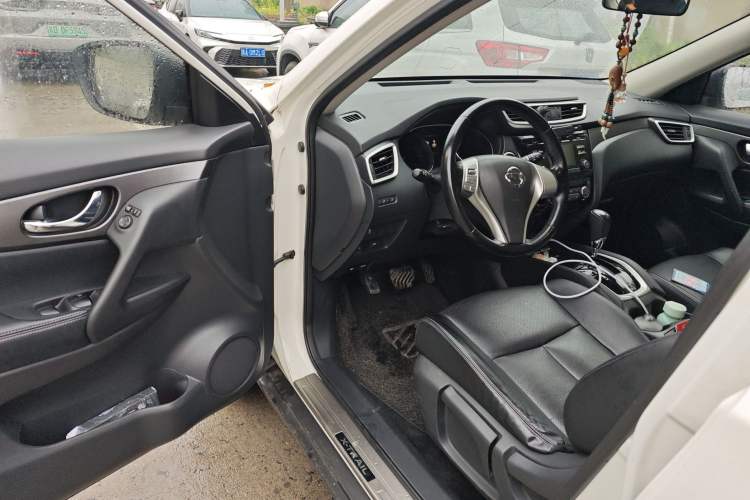 Used Nissan X-Trail 2015 2.0L CVT Comfort MAX Edition 2WD Driver Seat