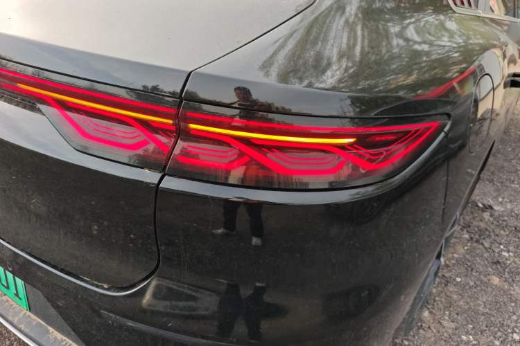 Used BYD Han 2024 EV Glory Edition 715KM Front-Wheel-Drive Flagship Model Right Rear Taillight