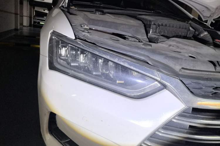 Used BYD Qin Pro New Energy 2018 DM 1.5TI Automatic Smart Connect Elite Model Right Front Headlight