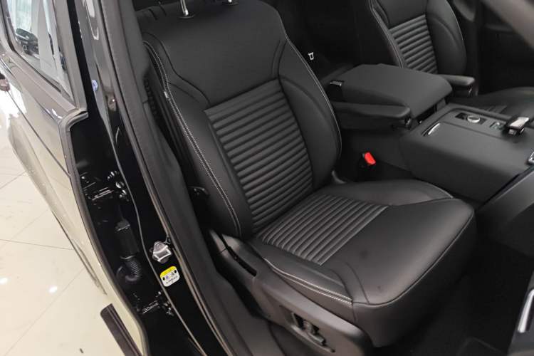 Used Land Rover Discovery 2025 360 PS S Right Front Seat