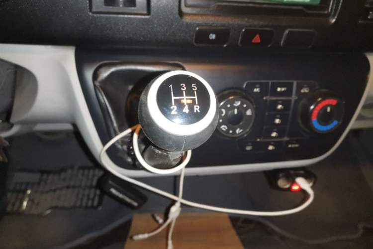 Used Jinbei Hiace 2016 2.0L Luxury Version V19 Gear Lever