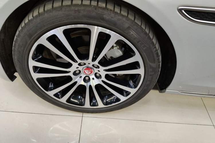 Used Jaguar XFL 2024 2.0T P250 Two-Wheel Drive Prestige Luxury Edition
