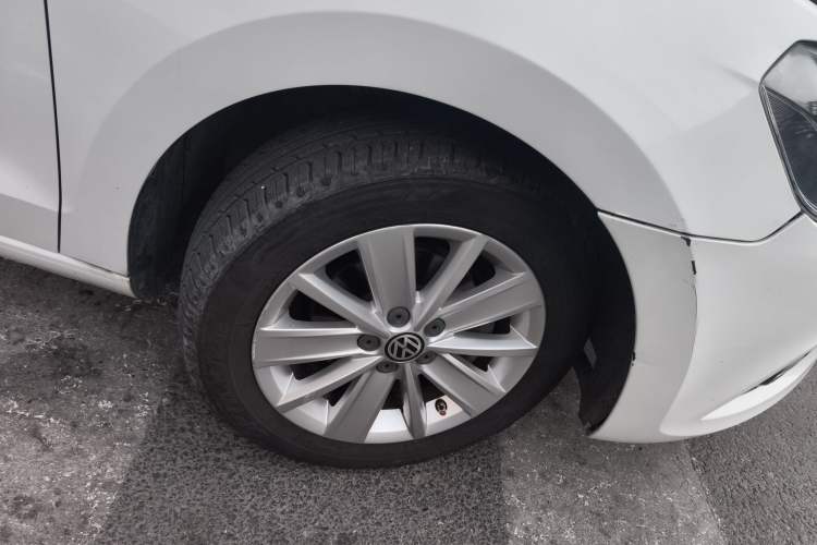 Used Volkswagen Jetta 2013 1.6L Manual Comfort Model Right Front Wheel Hub