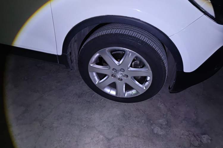 Used Buick Encore 2013 1.4T Automatic Two-Wheel Drive Elite Model Right Front Wheel Hub