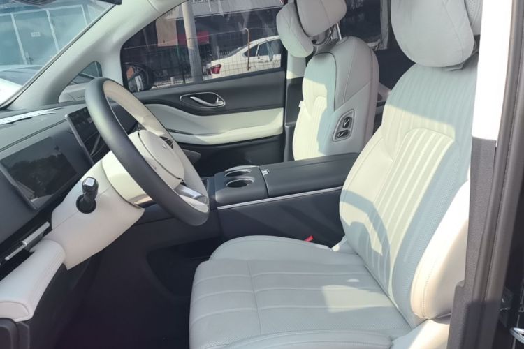 Used VOYAH Dream 2025 PHEV Four-Wheel-Drive Flagship Version – Qiankun Edition
