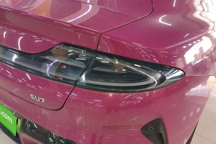 Used Xiaomi Auto SU7 2024 Rear-Drive Long-Range Intelligent Driving Version Right Rear Taillight