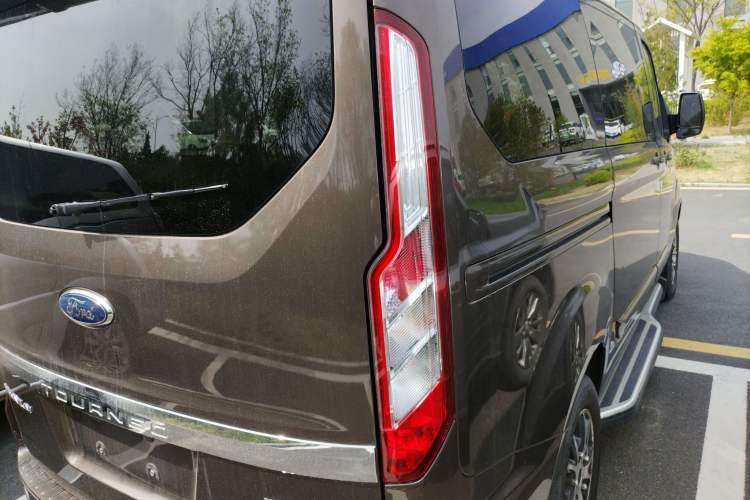 Used Ford Tourneo Custom 2017 2.0T Automatic Elite Version Right Rear Taillight