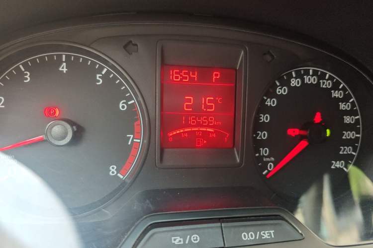 Used Volkswagen Jetta 2015 Value Edition 1.6L Automatic Fashion Version Odometer Close Up