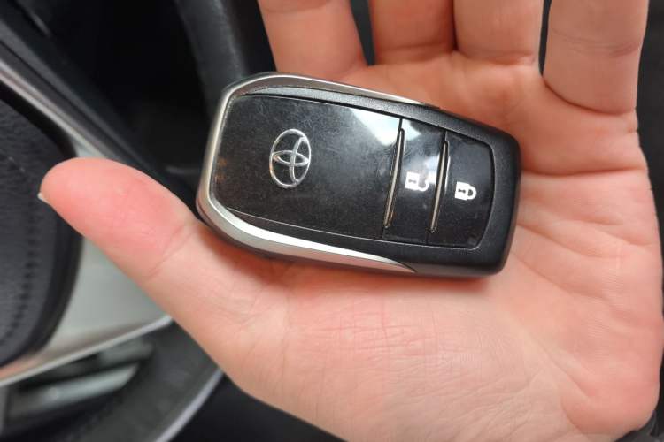 Used Toyota RAV4 2019 2.0L CVT Two-Wheel Drive ZhiShang Version China VI Standard
