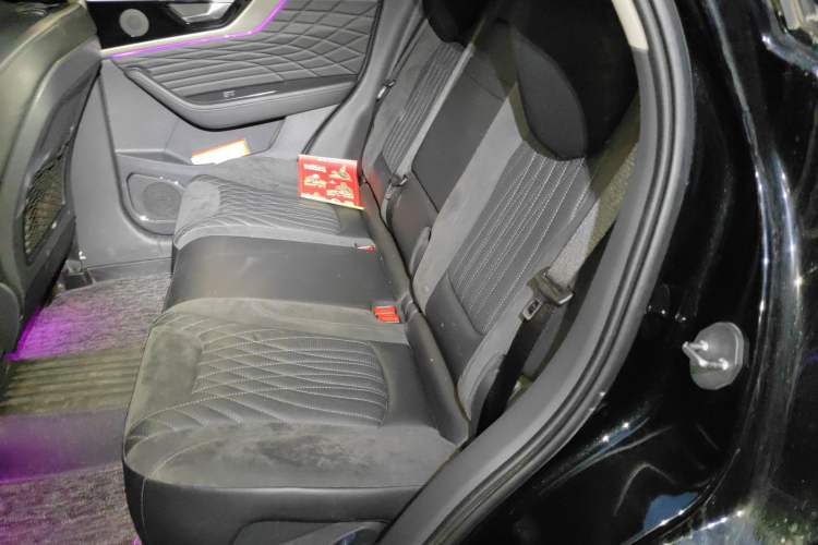 Used Hongqi HS5 2022 Facelifted Version 2.0T Smart Connect Flagship All-Wheel-Drive Edition
