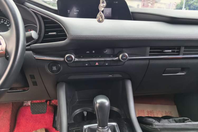 Used Mazda 3 Axela 2020 2.0L Automatic Zhiya Edition Audio And AC Panel