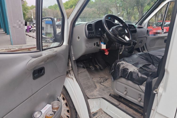 Used JMC Transit 2019 2.8T Commercial Version Long Wheelbase Mid-Roof 6-Seater Rear Single Tire China VI Emission Standard – JX493 Driver Seat