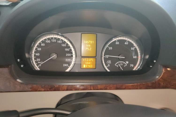 Used Mercedes-Benz Viano 2015 3.0L Partner Edition