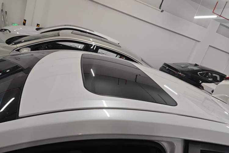 Used Toyota Levin 2016 Dual-Engine 1.8H GS E-CVT Elite Model with Sunroof Roof