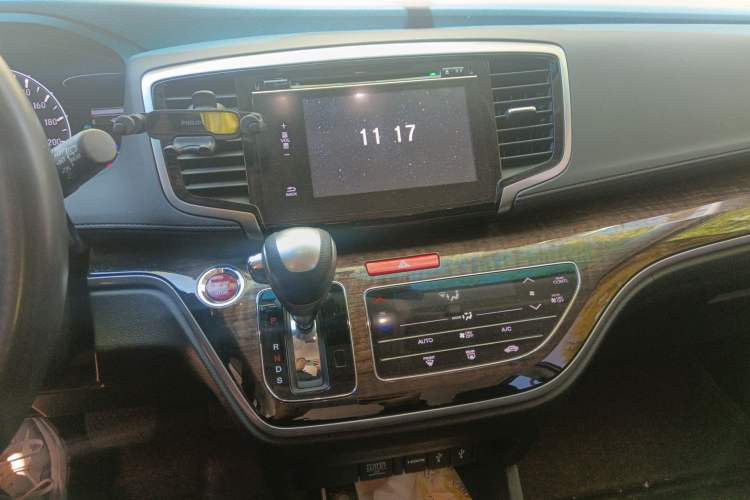 Used Honda Odyssey 2015 Updated Version 2.4L Smart Edition
