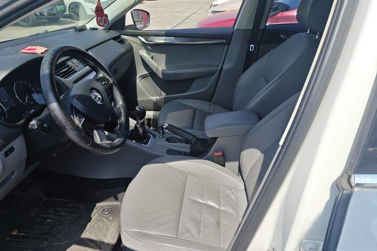 Used Skoda Octavia 2015 1.6L Manual Yijun Edition
