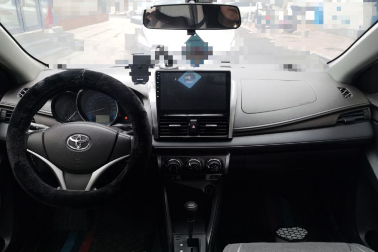 Used Toyota YARiS L Zhi Xuan 2015 1.5E Automatic Charm Edition Center Console