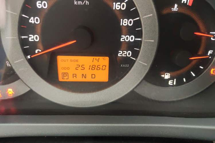 Used Toyota RAV4 2006 2.4 Luxury Model Odometer Close Up