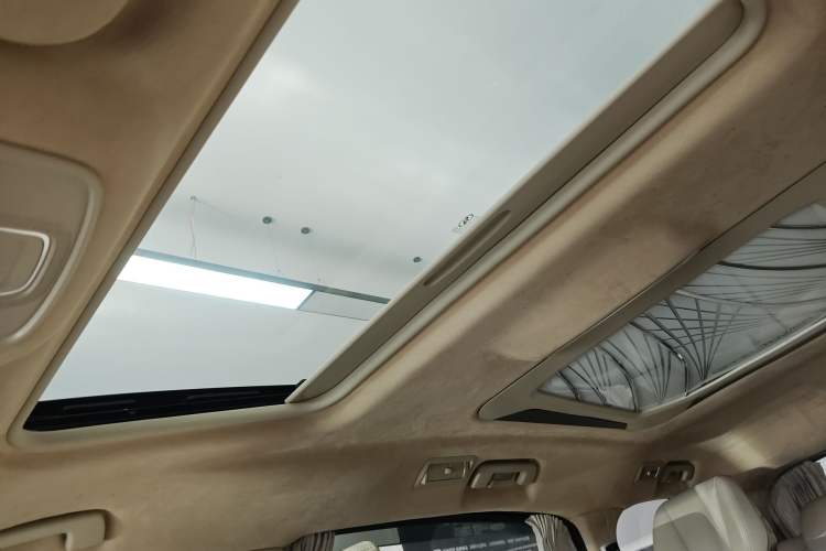 Used Buick GL8 2022 ES Landtrek 653T Luxury Edition