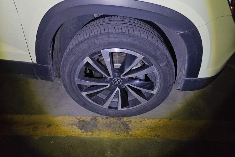 Used Volkswagen Tharu 2021 280TSI Two-Wheel-Drive Luxury Plus Edition Right Front Wheel Hub