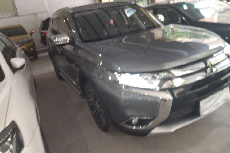 Used Mitsubishi Outlander 2016 2.4L 4x4 Elite Edition 5 Seats Exterior 1