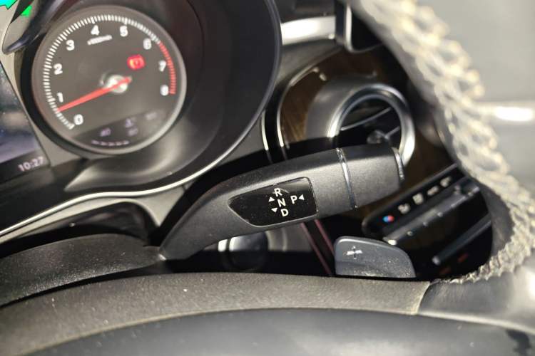 Used Mercedes-Benz GLC 2017 GLC 260 4MATIC Dynamic Edition Gear Lever