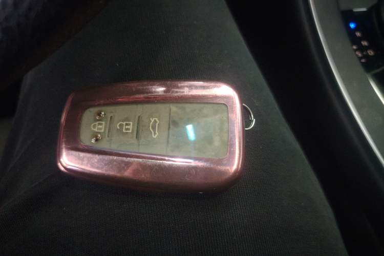 Used Toyota Avalon 2019 2.5L Ambition Version China VI Standard Vehicle Key