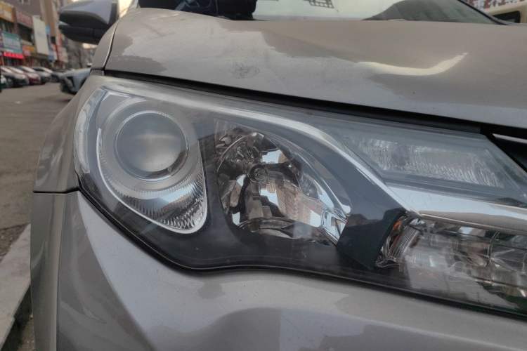 Used Toyota RAV4 2015 2.0L CVT Two-Wheel Drive Fashion Edition