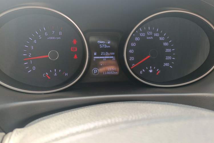 Used Kia Sportage R 2015 2.0L Automatic Two-Wheel Drive DLX Model Odometer Close Up