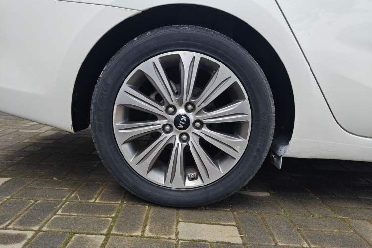 Used Kia K4 2014 1.8L Automatic DLX Right Rear Wheel Hub