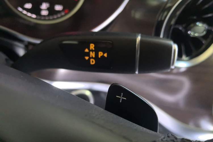 Used Mercedes-Benz V-Class 2020 V 260 Avantgarde Edition Gear Lever