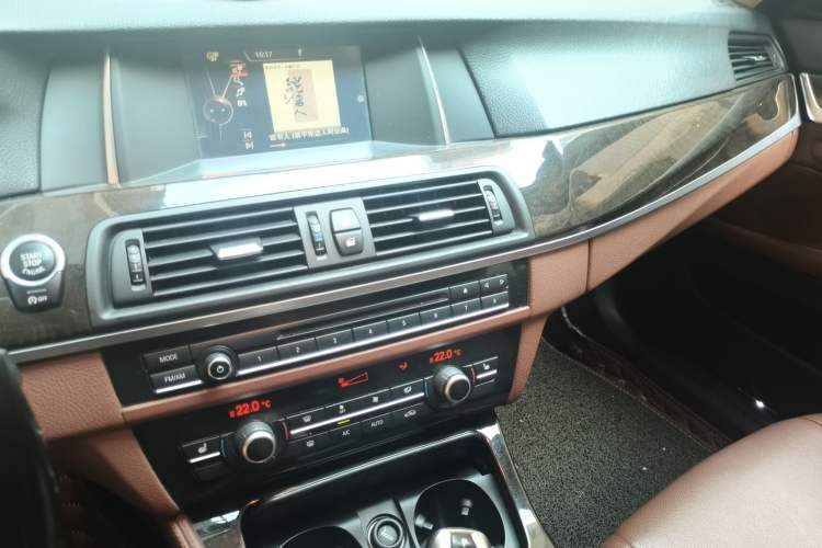 Used BMW 5 Series 2017 525Li Leading Model Audio And AC Panel