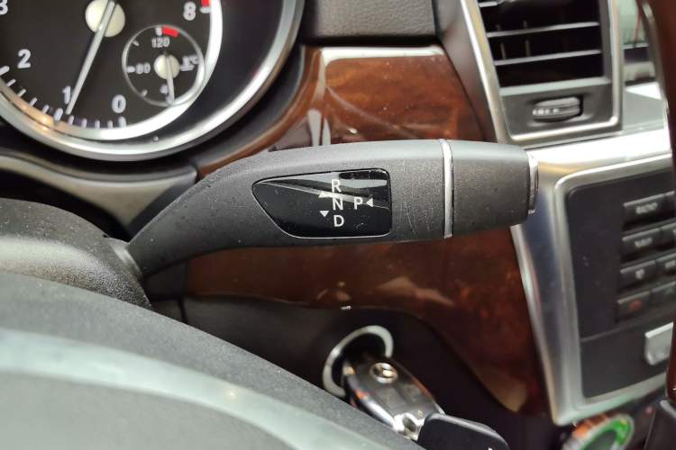 Used Mercedes-Benz M-Class 2014 ML 400 4MATIC Luxury Model Gear Lever